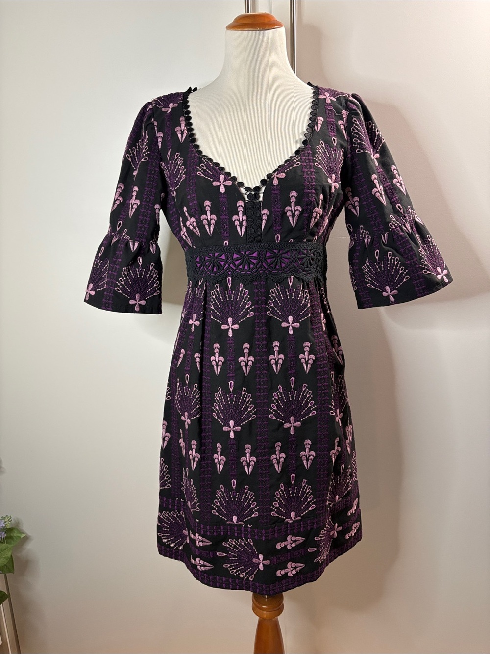 Nanette Lepore Black & Purple V-Neck Crochet Embroidered Mini Dress 8